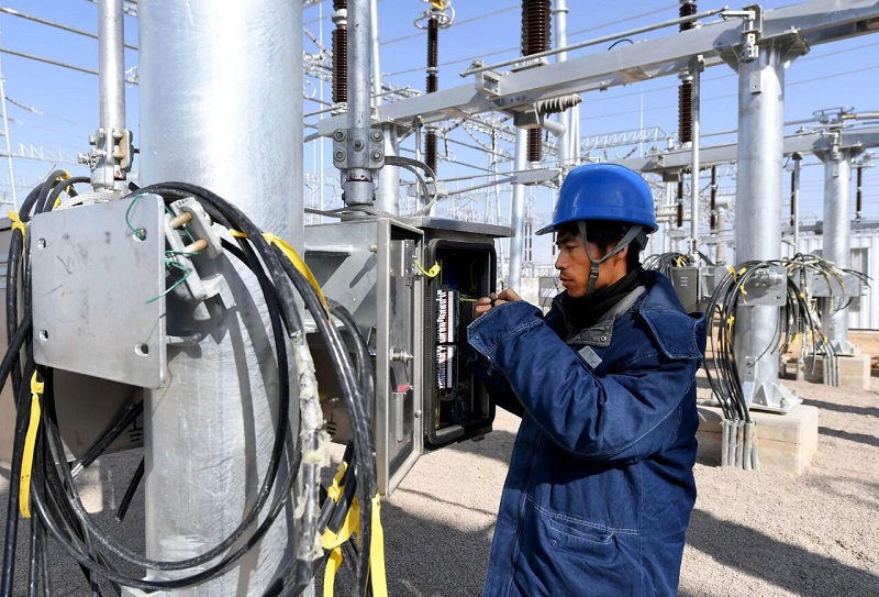 SF₆ Circuit Breaker: ເປັນອົງປະກອບທີ່ສໍາຄັນຂອງຕາຂ່າຍໄຟຟ້າແຮງດັນສູງ, ສະຫນອງປະສິດທິພາບທີ່ດີກວ່າໂດຍຜ່ານ electronegativity ສູງແລະຄວາມສາມາດ quenching arc 100 ເທົ່າຂອງອາກາດ. SF₆ Circuit Breaker: ເປັນອົງປະກອບທີ່ສໍາຄັນຂອງຕາຂ່າຍໄຟຟ້າແຮງດັນສູງ, ສະຫນອງປະສິດທິພາບທີ່ດີກວ່າໂດຍຜ່ານ electronegativity ສູງແລະຄວາມສາມາດ quenching arc 100 ເທົ່າຂອງອາກາດ.